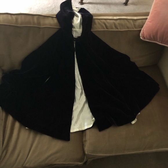 🎃COPY - Vintage Neiman Marcus “Helena” Hooded Cape- 502. $100 or $80 w/offer - Picture 2 of 5